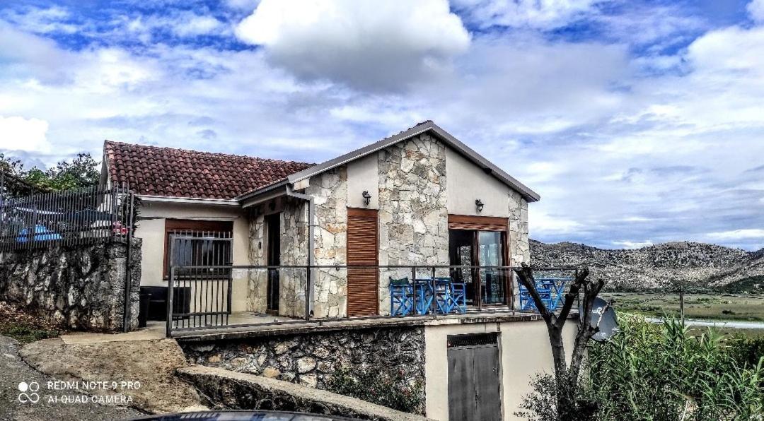 Holiday Home Haustor With Skadar Lake View Podgorica Buitenkant foto